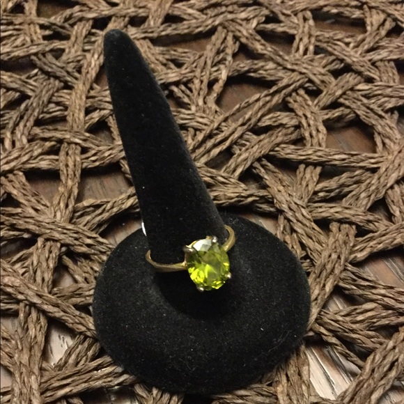 NWOT Oval Peridot & Gold Ring Size 7(SOLD) - Picture 2 of 8